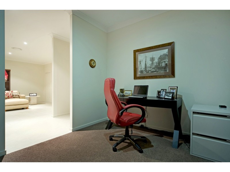 8 Sailaway Court, Coomera Waters QLD 4209