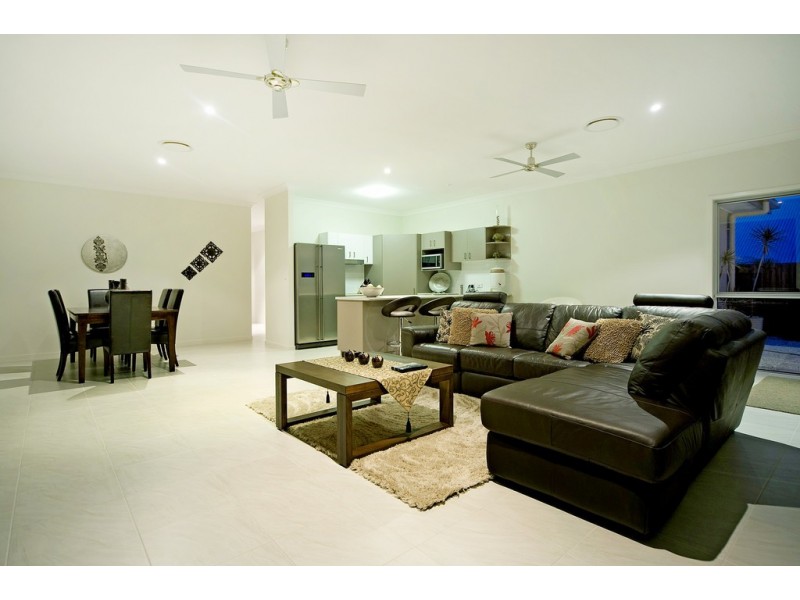 8 Sailaway Court, Coomera Waters QLD 4209