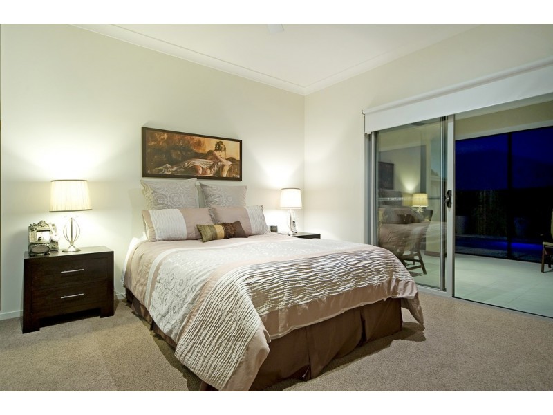 8 Sailaway Court, Coomera Waters QLD 4209