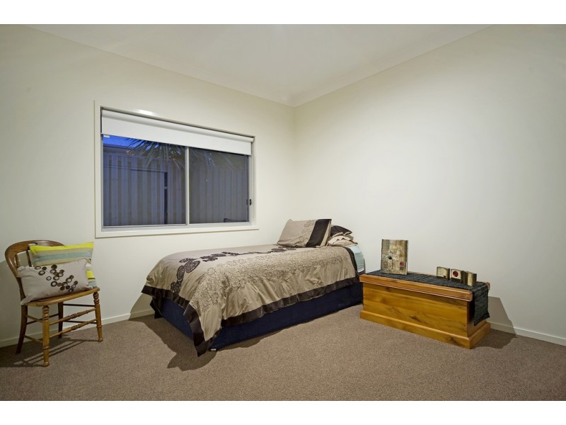 8 Sailaway Court, Coomera Waters QLD 4209