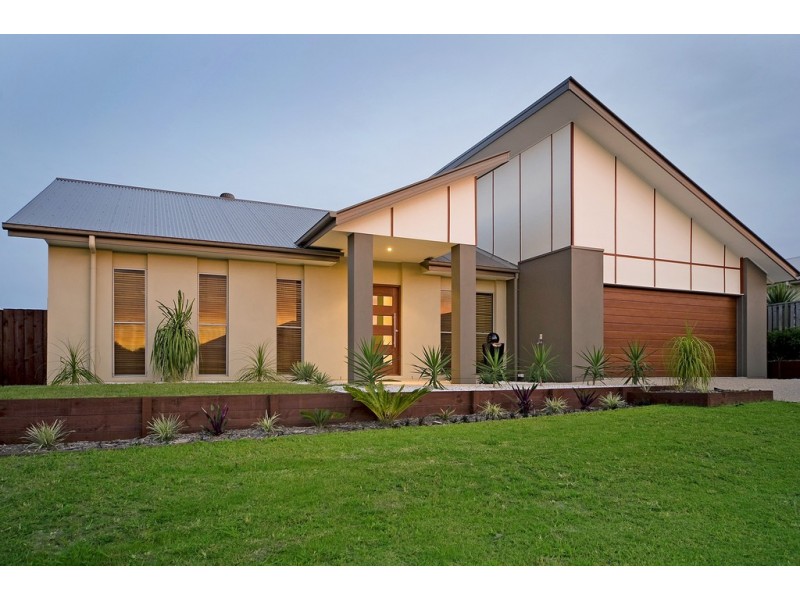 8 Sailaway Court, Coomera Waters QLD 4209