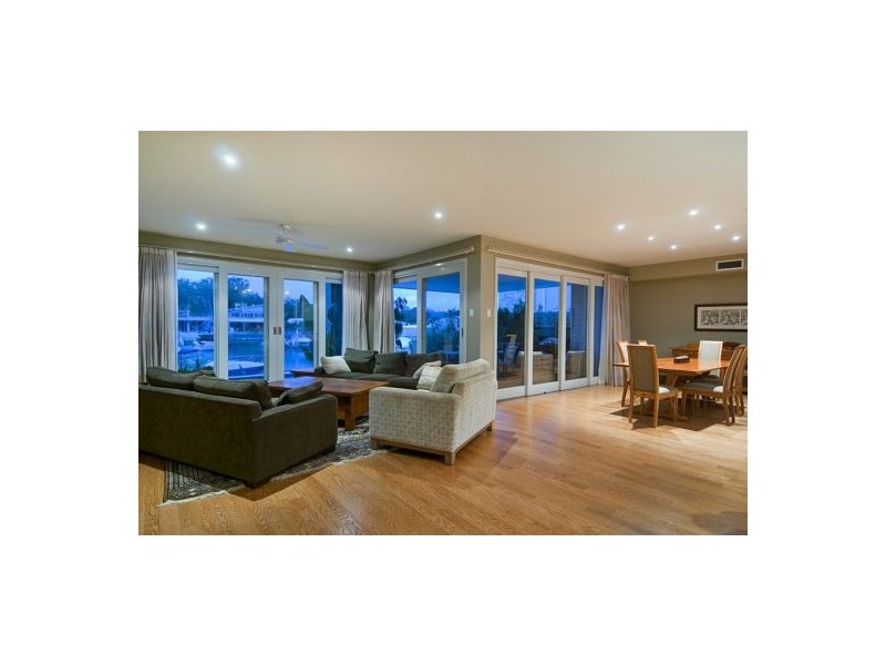 42 Buccaneer Way, Coomera Waters QLD 4209