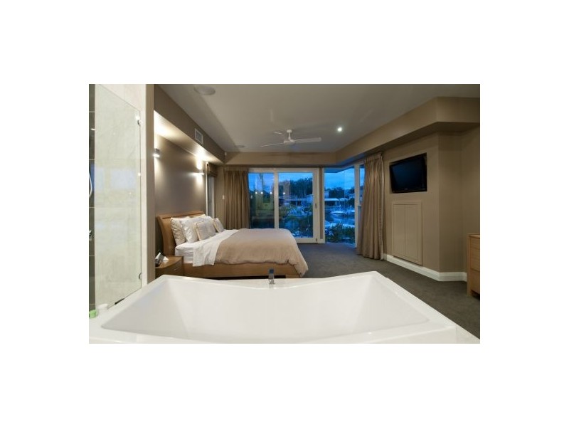 42 Buccaneer Way, Coomera Waters QLD 4209