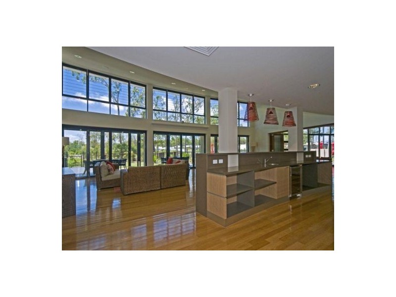 8 Paradise Drive, Coomera QLD 4209