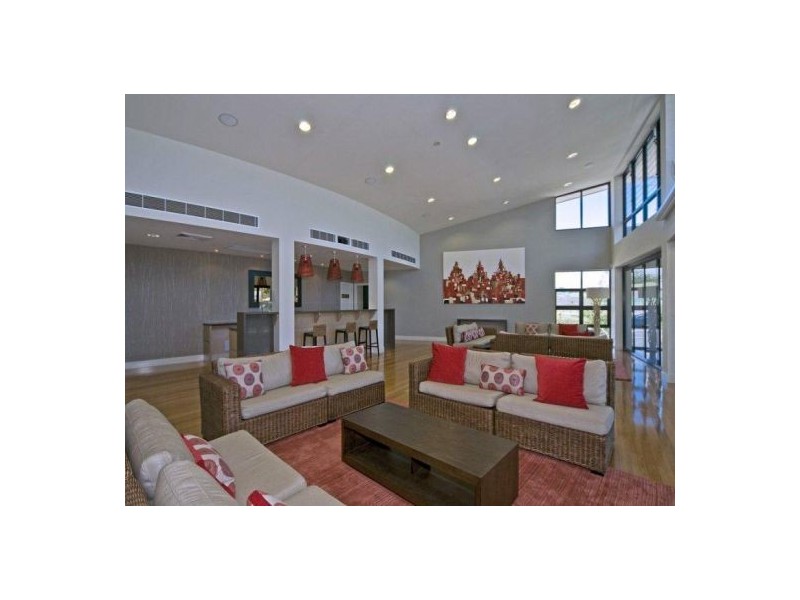 8 Paradise Drive, Coomera QLD 4209