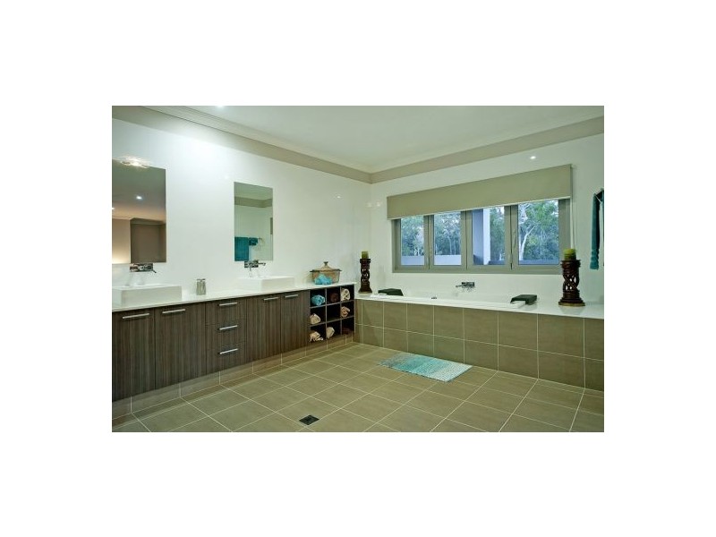 5 Ruthean Circuit, Coomera Waters QLD 4209