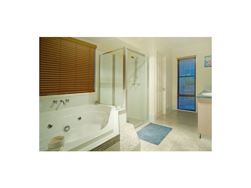2 Slipstream Road, Coomera Waters QLD 4209