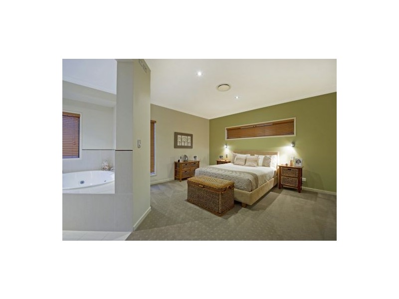 32  Pathfinder Road, Coomera Waters QLD 4209