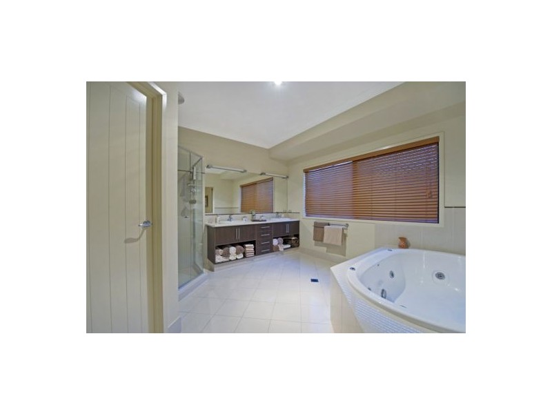32  Pathfinder Road, Coomera Waters QLD 4209
