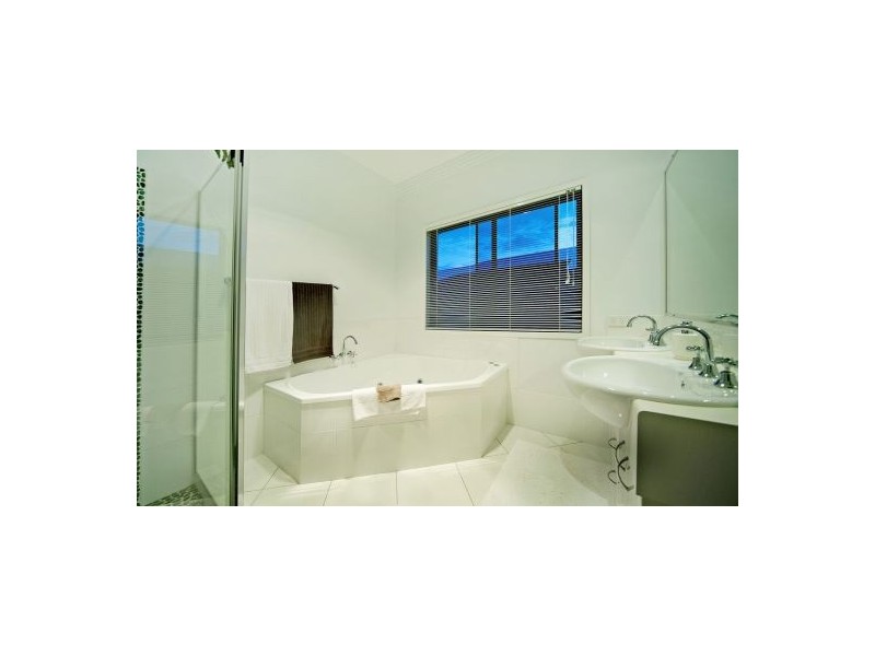 17 Ceil Circuit, Coomera Waters QLD 4209