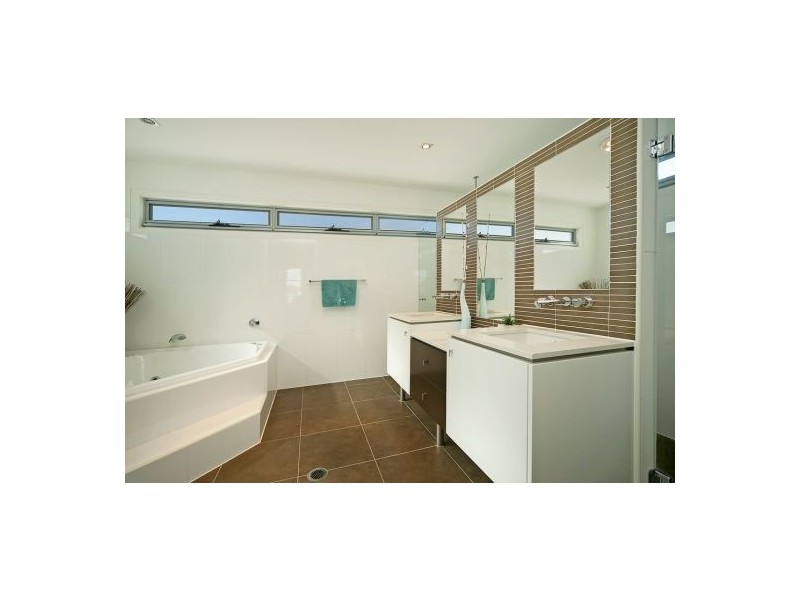 9 Buccaneer Way, Coomera Waters QLD 4209