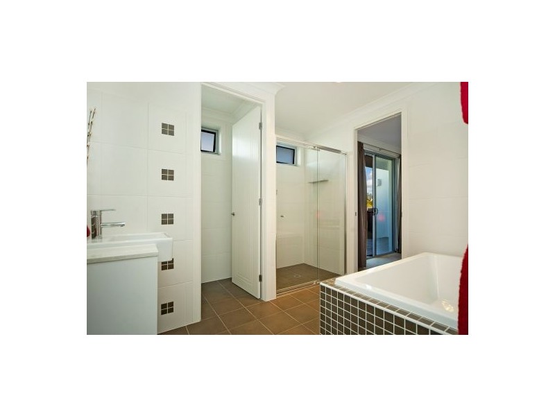 9 Buccaneer Way, Coomera Waters QLD 4209