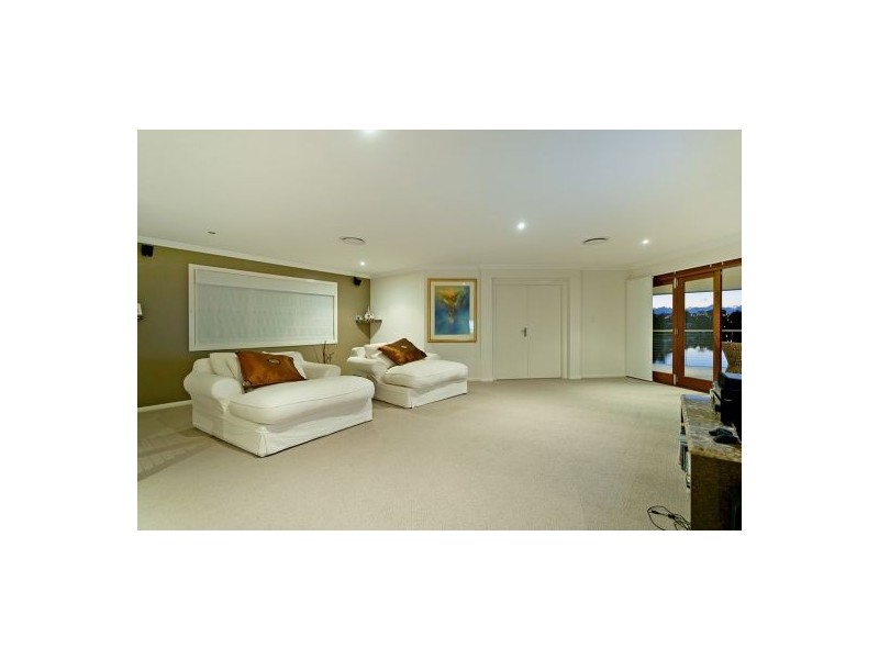 24 Buccaneer Way, Coomera Waters QLD 4209