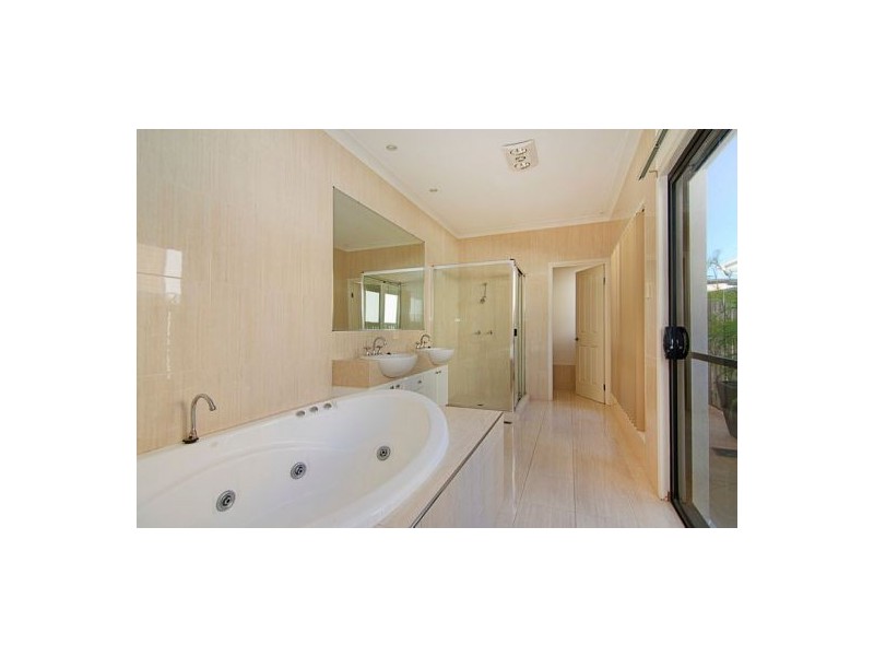 18 Pacha Close, Coomera Waters QLD 4209