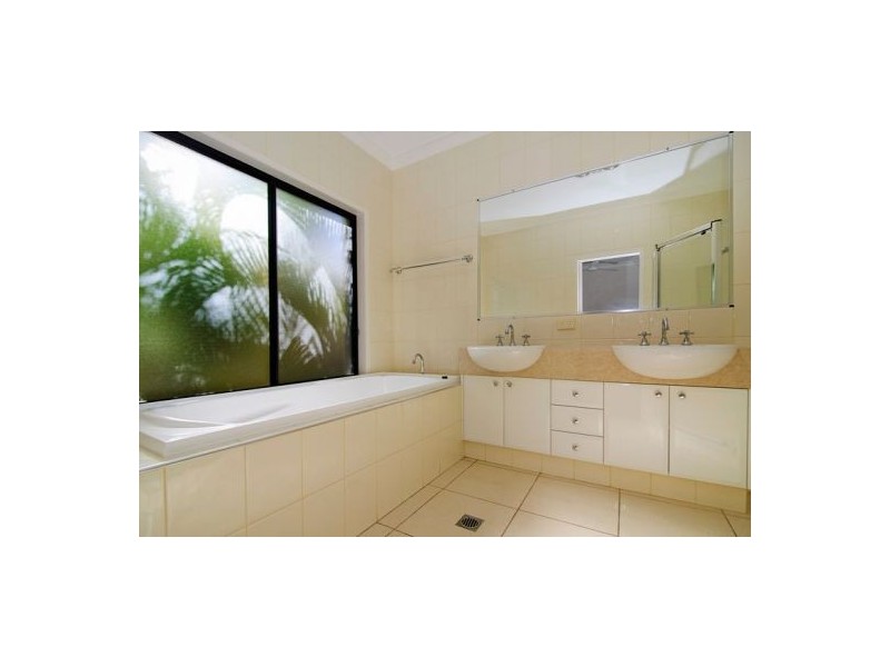 18 Pacha Close, Coomera Waters QLD 4209