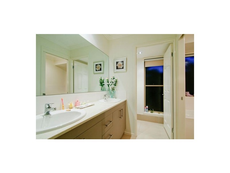 2 Iceberg Lane, Coomera Waters QLD 4209