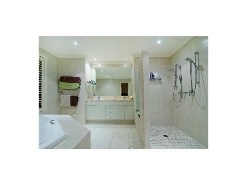 21 Buccaneer Way, Coomera Waters QLD 4209
