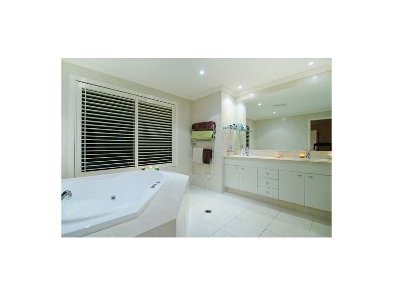 21 Buccaneer Way, Coomera Waters QLD 4209