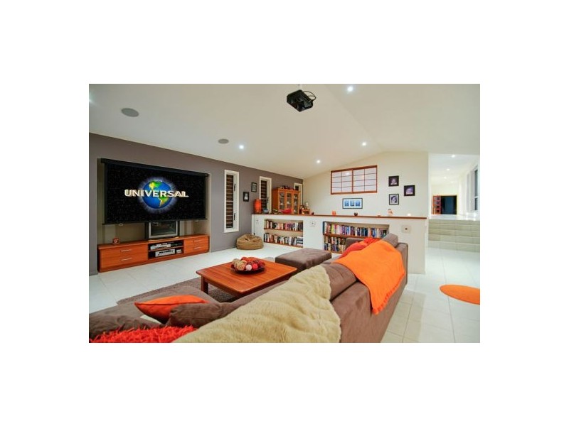 21 Buccaneer Way, Coomera Waters QLD 4209