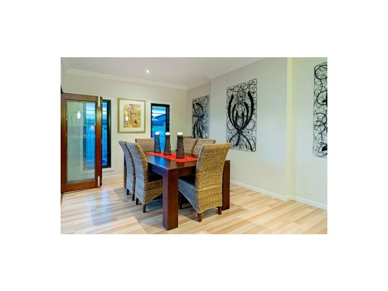 8 SCENIC CRESCENT, Coomera QLD 4209