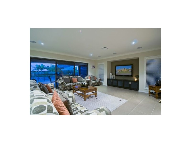5 Ragamuffin Drive West, Coomera Waters QLD 4209