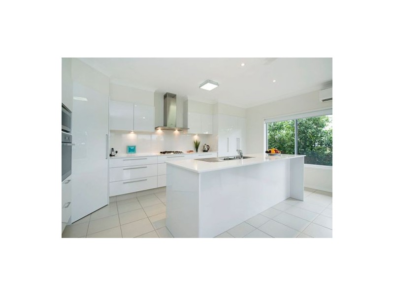 8 Barrington Street, Upper Coomera QLD 4209