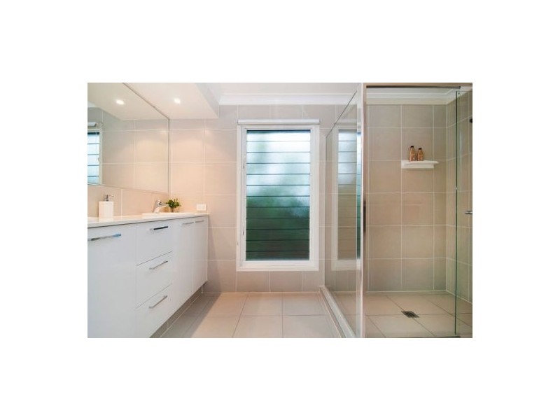 8 Barrington Street, Upper Coomera QLD 4209