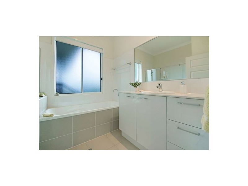 8 Barrington Street, Upper Coomera QLD 4209