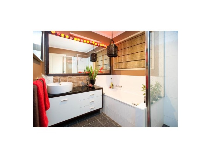 6 Mellum Circuit, Pacific Pines QLD 4211