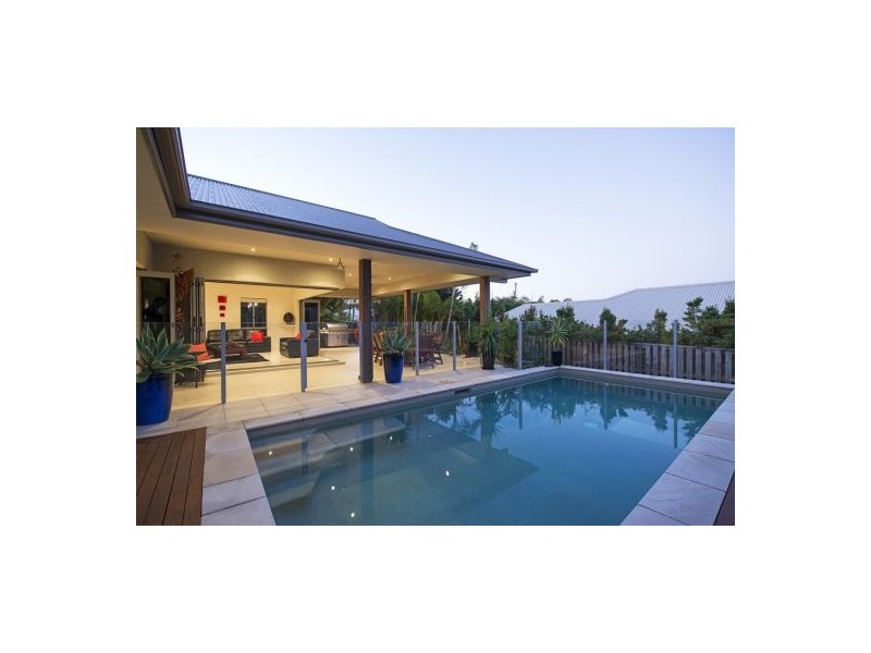 7 Sailaway Court, Coomera Waters QLD 4209