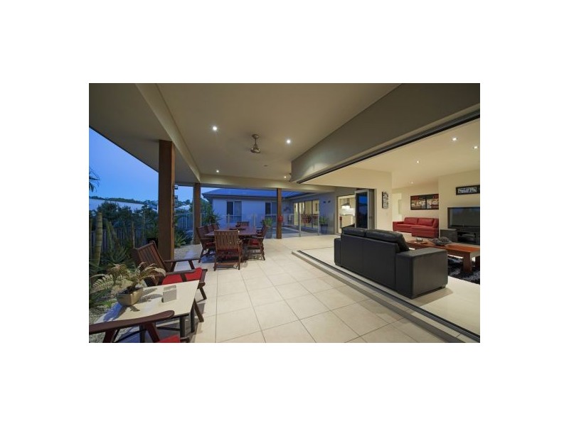 7 Sailaway Court, Coomera Waters QLD 4209
