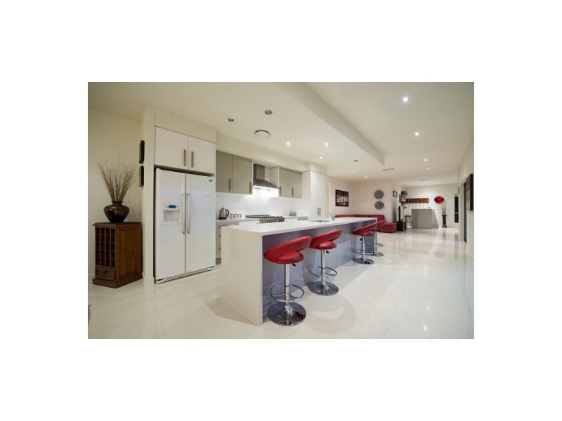7 Sailaway Court, Coomera Waters QLD 4209