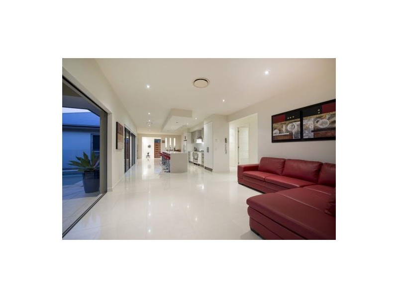 7 Sailaway Court, Coomera Waters QLD 4209