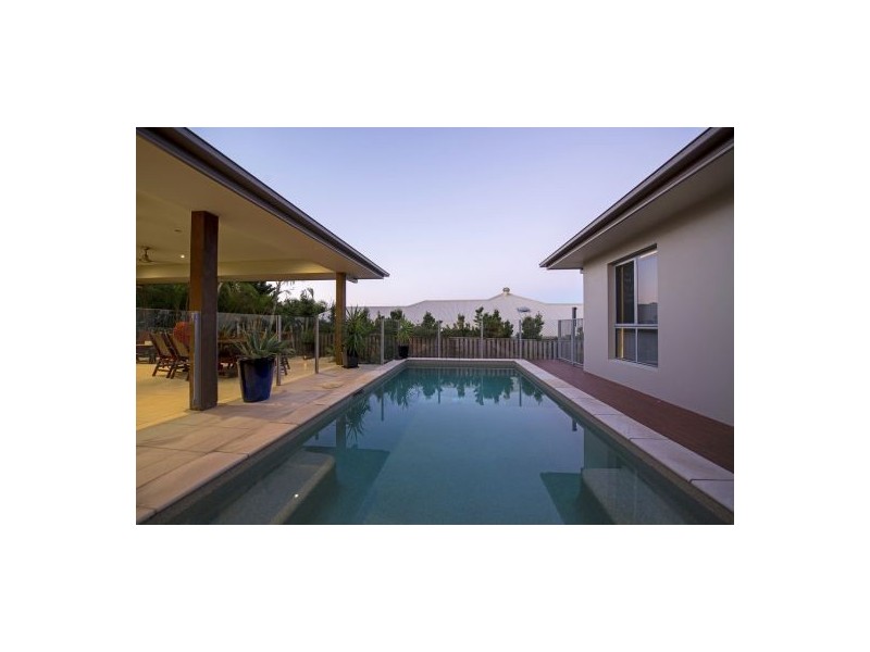 7 Sailaway Court, Coomera Waters QLD 4209