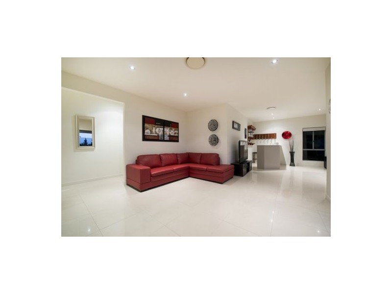 7 Sailaway Court, Coomera Waters QLD 4209