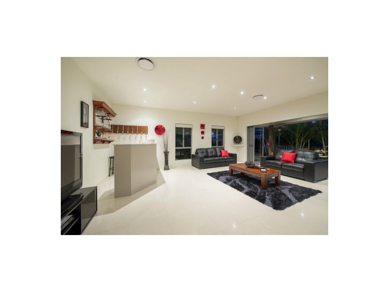 7 Sailaway Court, Coomera Waters QLD 4209