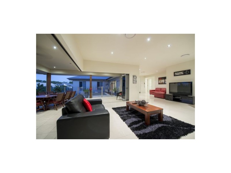 7 Sailaway Court, Coomera Waters QLD 4209