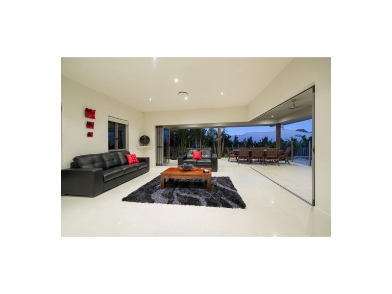 7 Sailaway Court, Coomera Waters QLD 4209