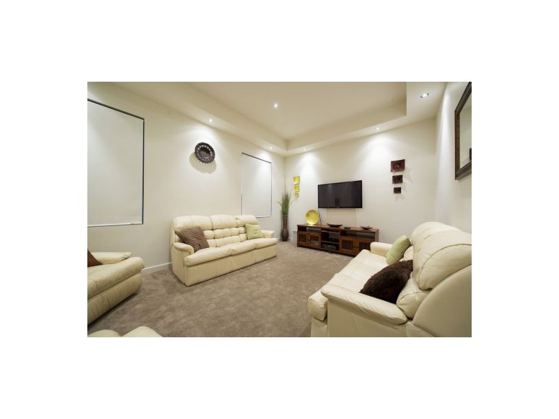 7 Sailaway Court, Coomera Waters QLD 4209