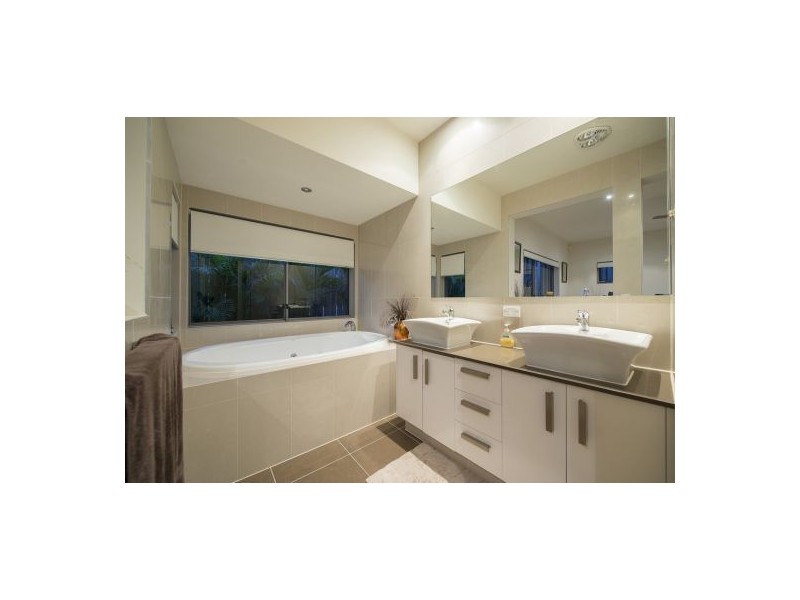 7 Sailaway Court, Coomera Waters QLD 4209