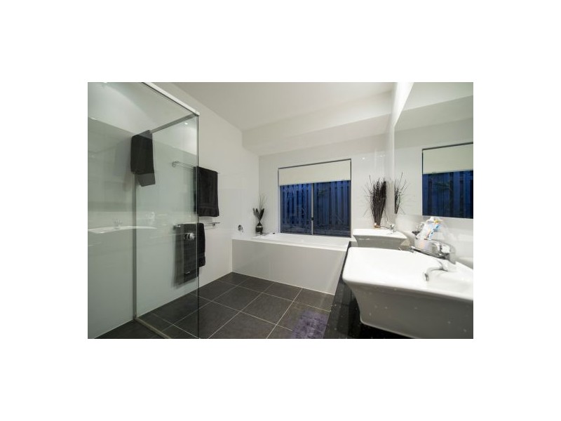 7 Sailaway Court, Coomera Waters QLD 4209