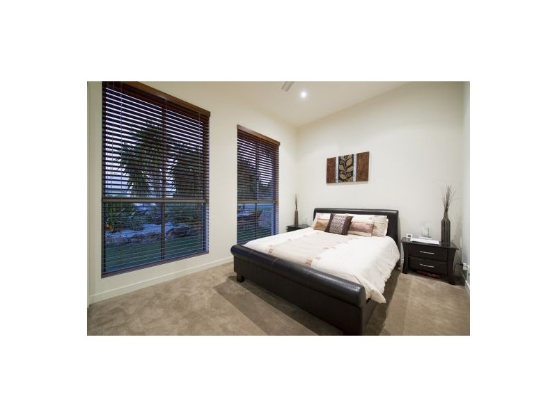 7 Sailaway Court, Coomera Waters QLD 4209