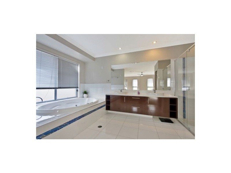 17 Ruthean Circuit, Coomera Waters QLD 4209