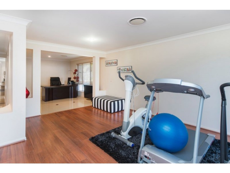 4 Anitra Lane, Coomera Waters QLD 4209