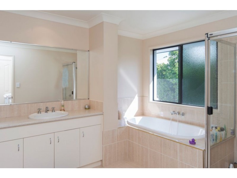 4 Anitra Lane, Coomera Waters QLD 4209