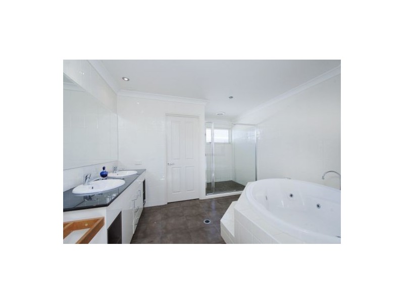20 Buccaneer Way, Coomera Waters QLD 4209