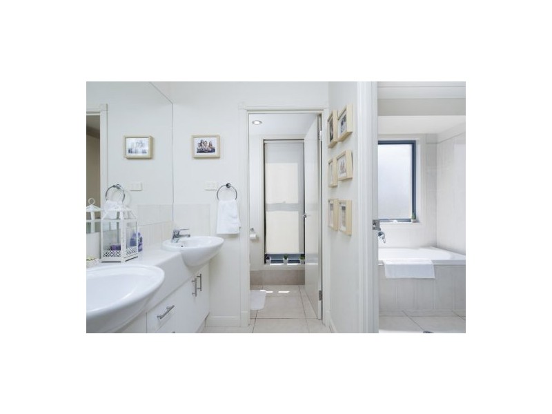 7 Crusade Court, Coomera Waters QLD 4209