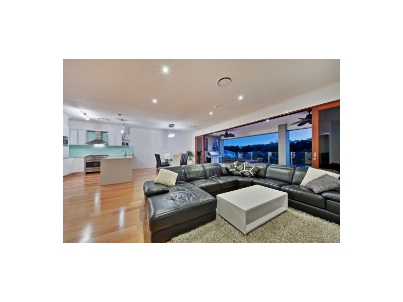 8 Berrimilla Lane, Coomera Waters QLD 4209