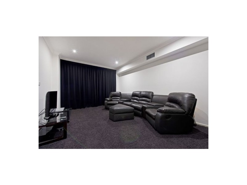 8 Berrimilla Lane, Coomera Waters QLD 4209