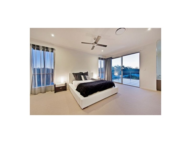 8 Berrimilla Lane, Coomera Waters QLD 4209